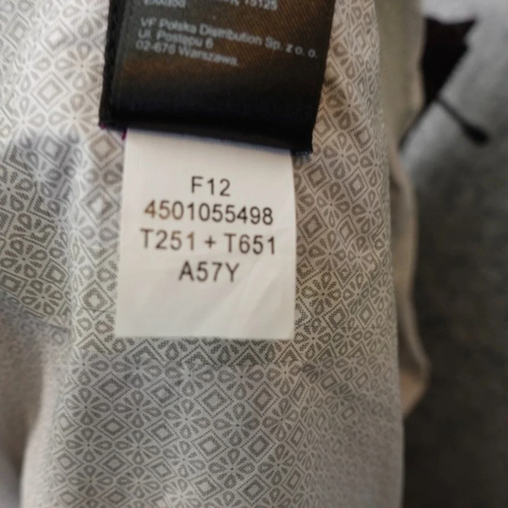 The North Face Venture Rain Jacket Women S Purple Hyvent 2.5L Hoodie Sealed Seam